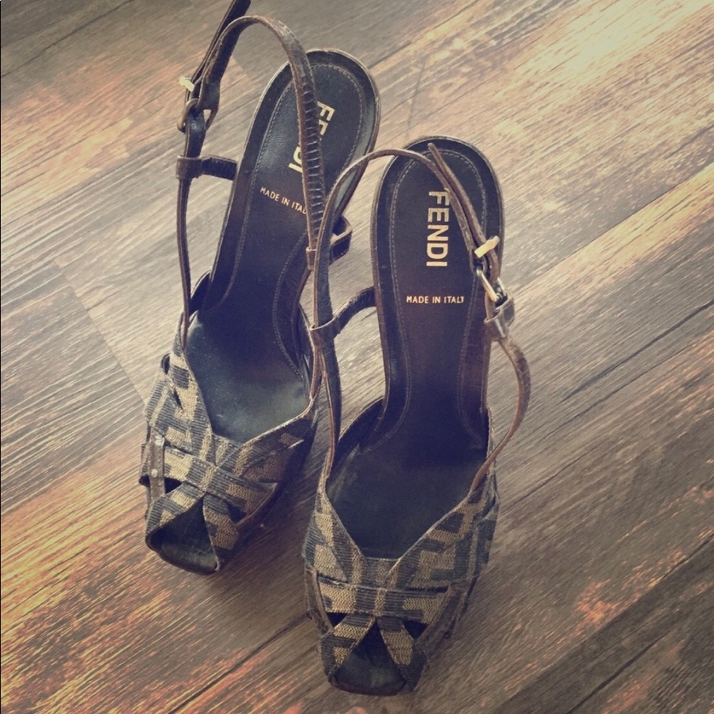 Fendi sling back platform heels 👠